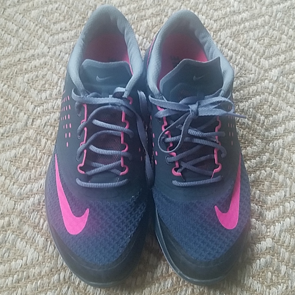Nike woman's FS 2
